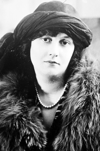 Picture of Elizabeth Bibesco. George Grantham Bain Collection (Library of Congress). This image is available from the United States Library of Congress's Prints and Photographs division under the digital ID ggbain.34376. This media file is in the public domain in the United States. This applies to U.S. works where the copyright has expired, often because its first publication occurred prior to January 1, 1923.