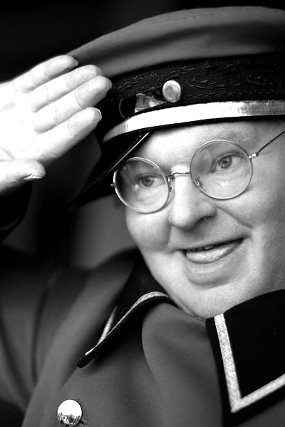 Picture of Benny Hill. By Ricardo Liberato (Benny Hill) [CC-BY-SA-2.0 (http://creativecommons.org/licenses/by-sa/2.0)], via Wikimedia Commons