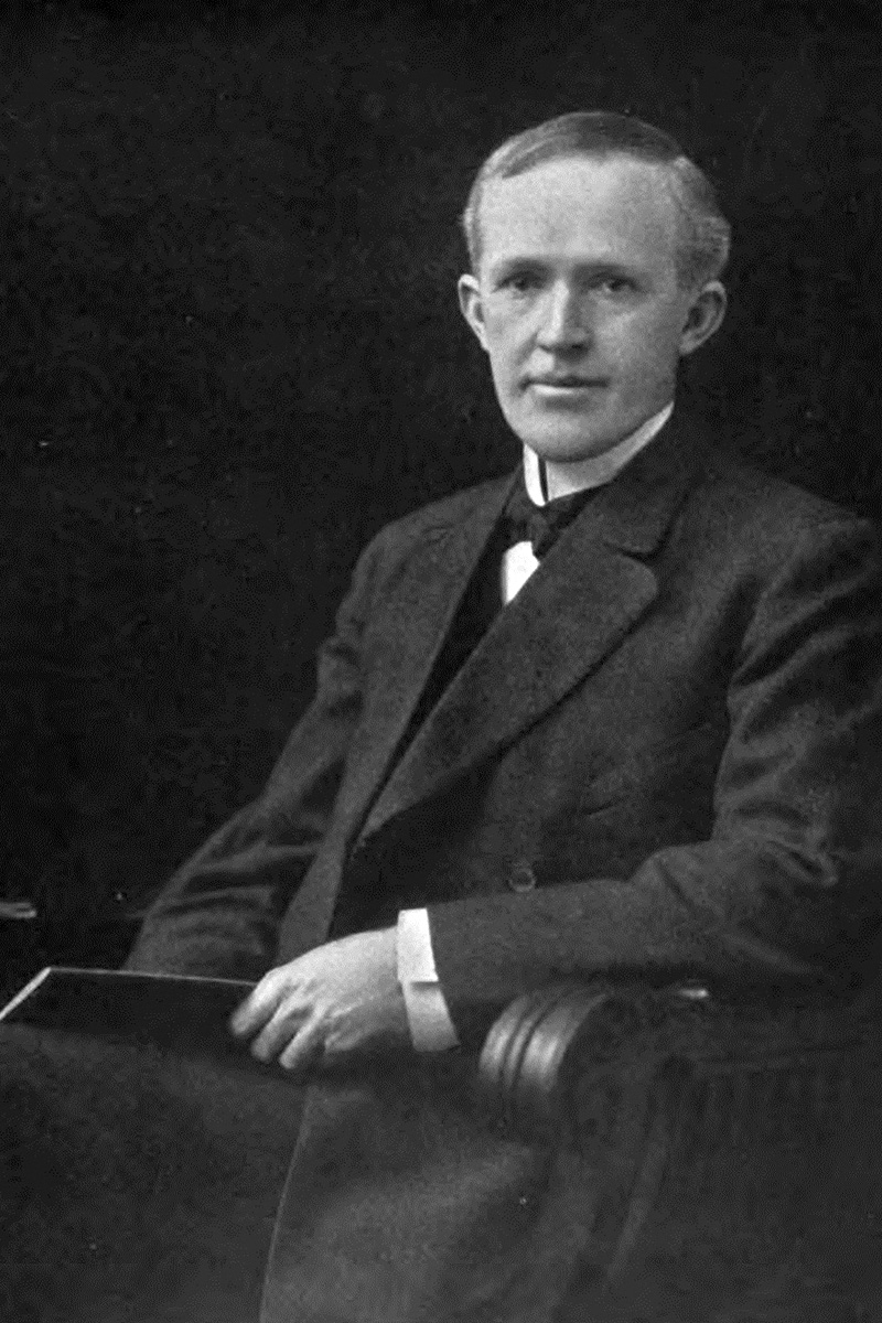 Picture of Samuel McChord Crothers. This media file is in the public domain in the United States. This applies to U.S. works where the copyright has expired, often because its first publication occurred prior to January 1, 1927, and if not then due to lack of notice or renewal.